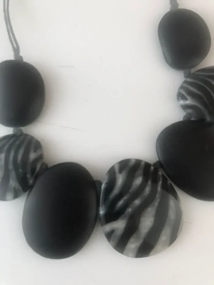 Collier raz du cou galet TBE 48 cm - photo numéro 3