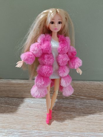 Poupée asiatique "type barbie"