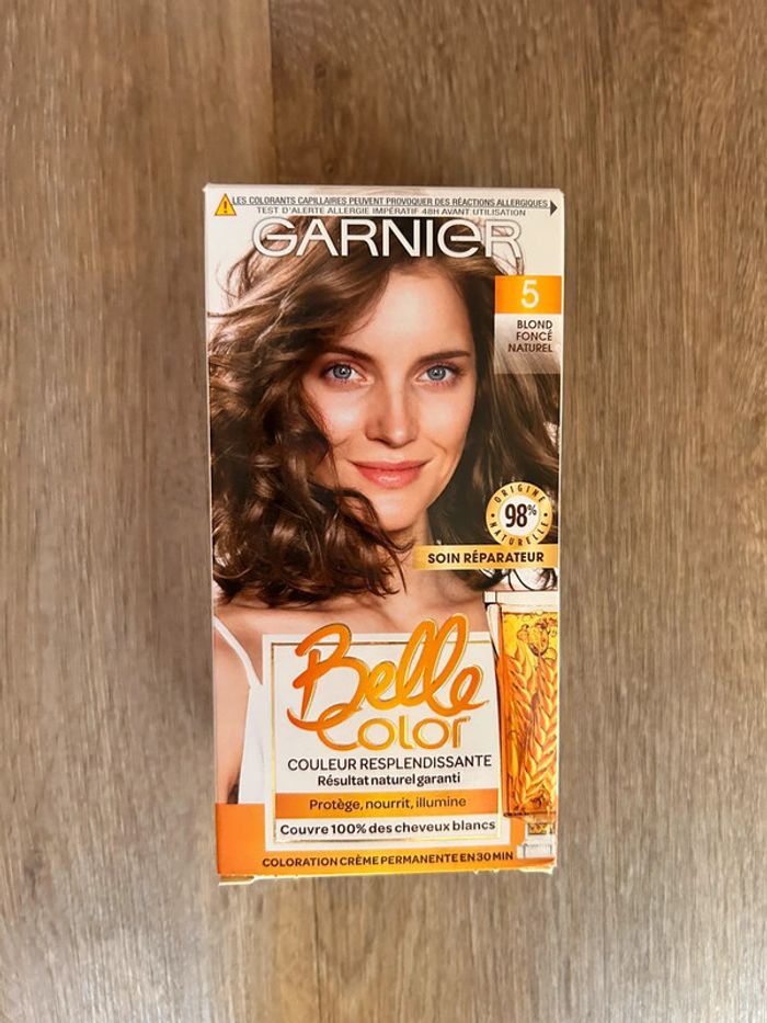 Coloration blond foncé