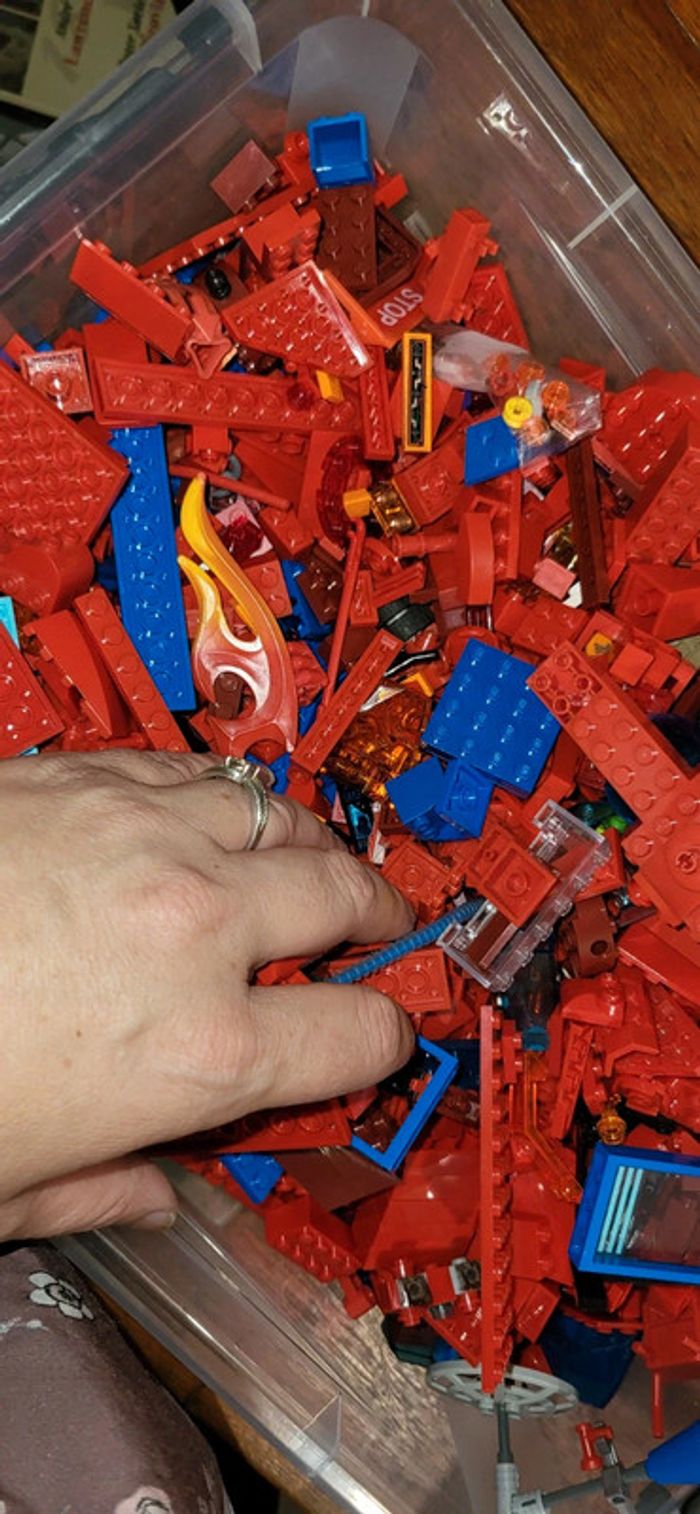 Lot lego rouge et bleu - photo numéro 3