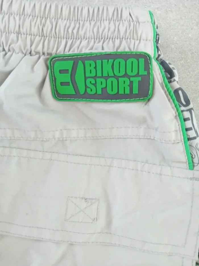 Pantacourt gris pale et vert Bikool Sport taille 12 ans - photo numéro 3