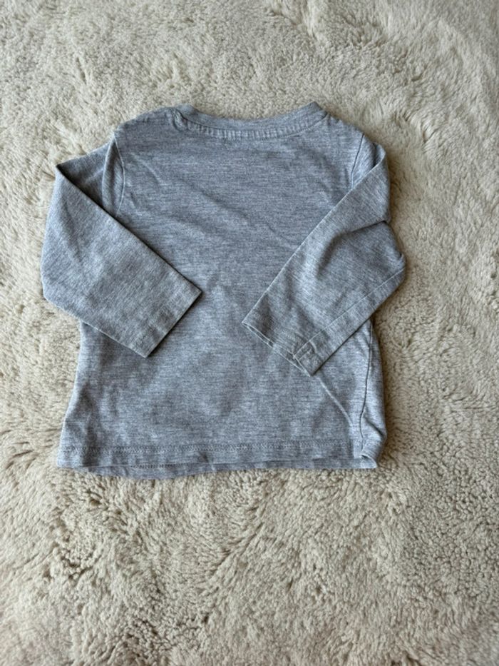 Lot 9 vêtements - 9 mois bébé garçon - pulls- jeans-tee shirts - chemise - très bon état - photo numéro 12