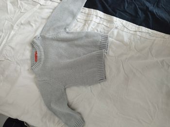 Pull gris clair en 9 mois bonjour,