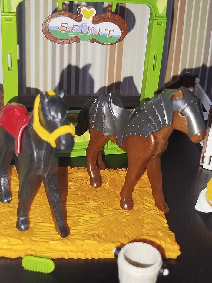 🟡 Playmobil  Lot Enclos  avec petits accessoires et chevaux - photo numéro 2