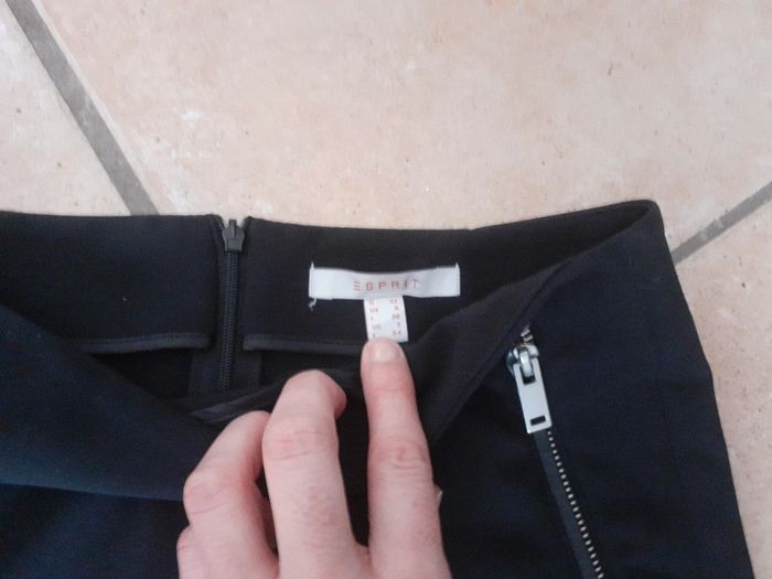 Jolie jupe noir - photo numéro 2