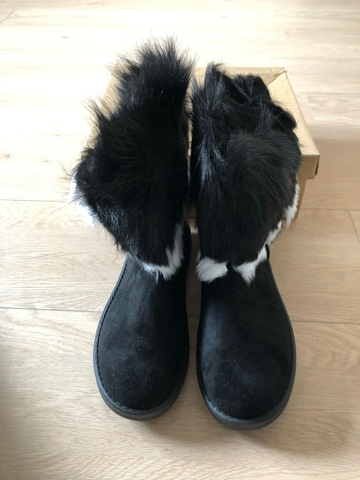 Bottines noires et blanches fourrées neuve avec fausse fourrure Martin Pescatore pointure 38 - photo numéro 4