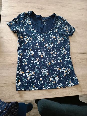 Tee-shirt bleu fleurie