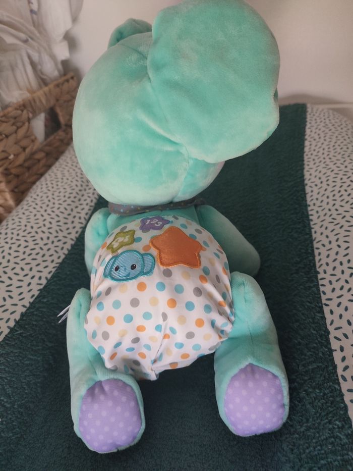 Éléphant qui marche - photo numéro 2