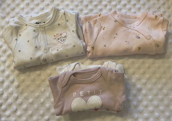Lot bébé fille 1 mois