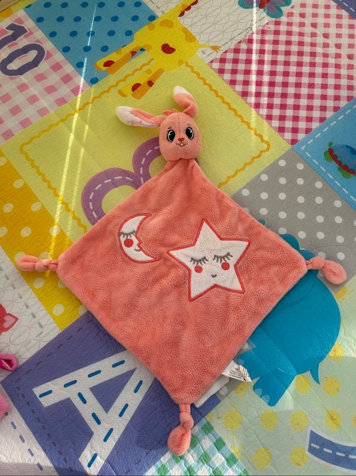 Doudou Auchan lapin rose