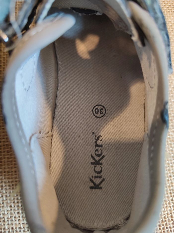 Sandales fermées / baskets ouvertes à scratch Kickers en 30 - photo numéro 6