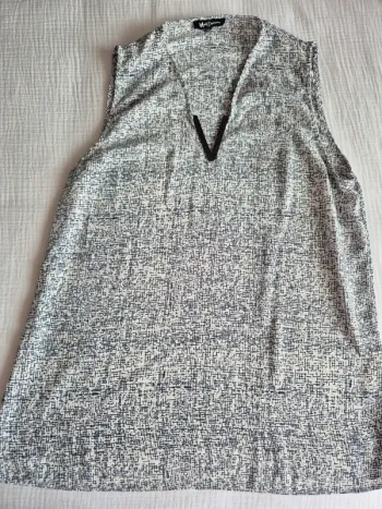 Top sans manche taille 38 blanc et noir