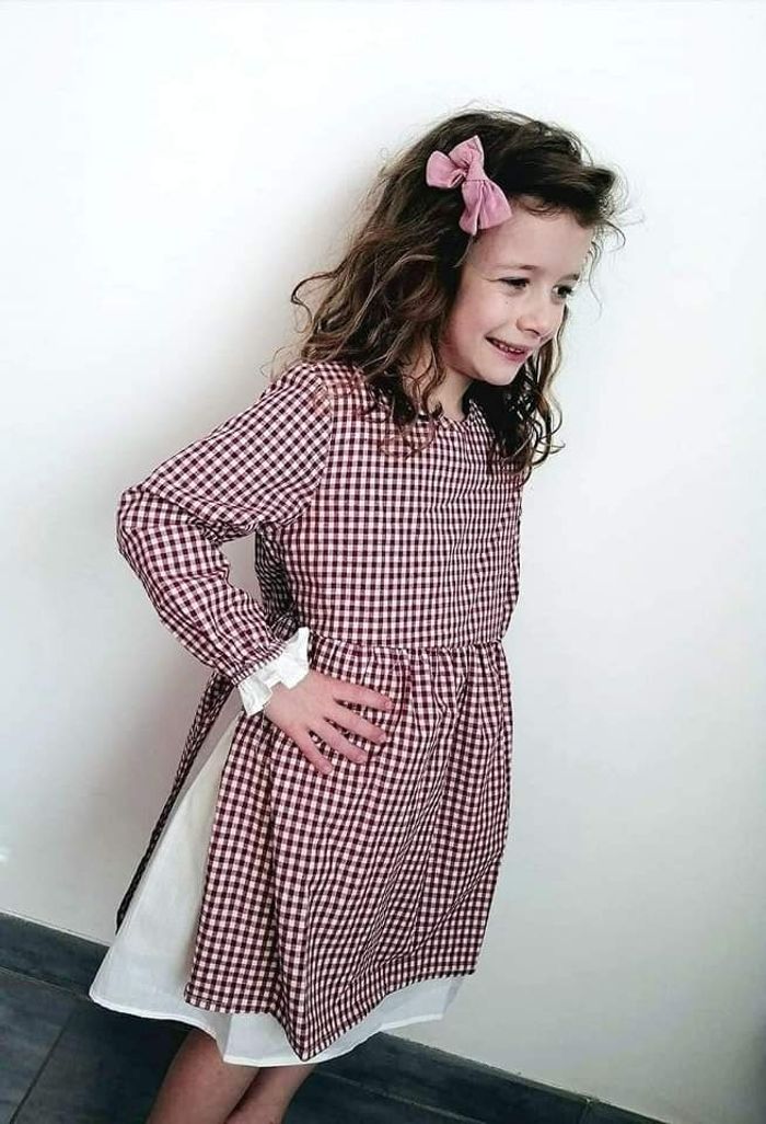6-7 ans robe style vintage ( sans barette) neuve étiquette