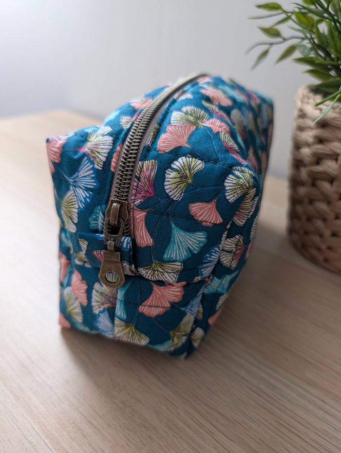 Trousse matelassée pour maquillage etc - photo numéro 8