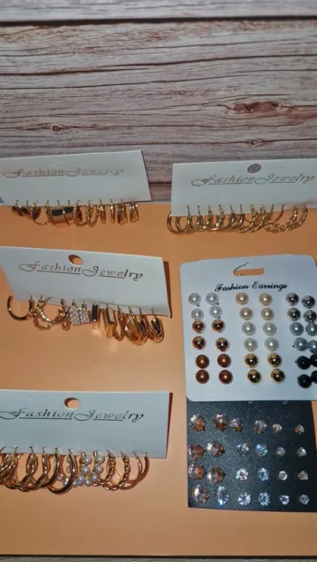 Lot de boucles d'oreilles