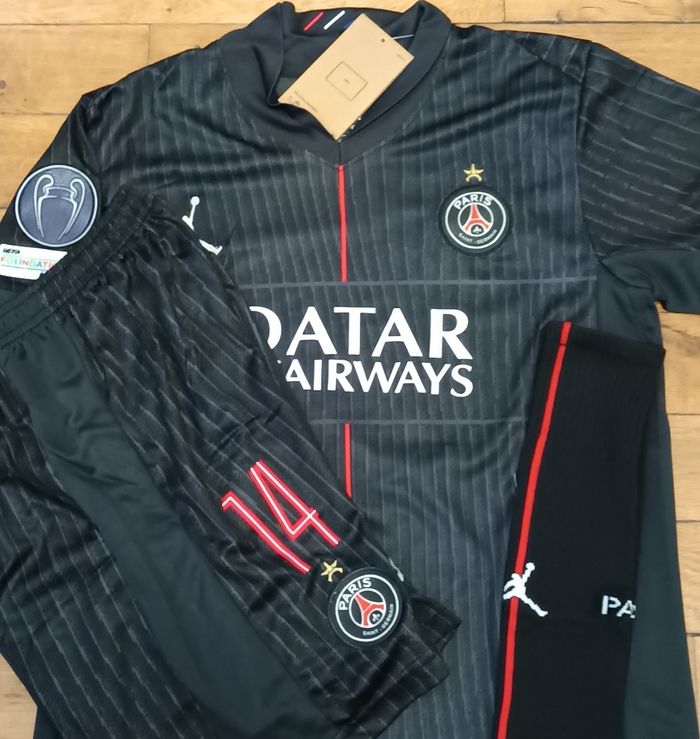 Kit football Doué noir taille 12 ans modèle 2026 - photo numéro 2