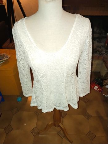 Top en dentelle blanche