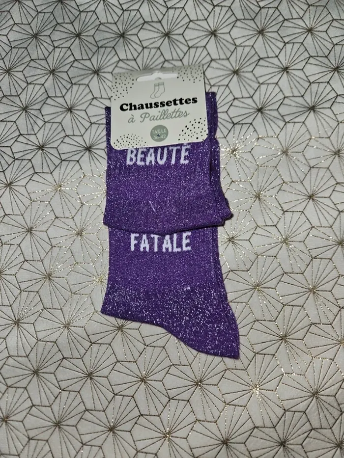 Chaussettes dépareillées beauté fatale