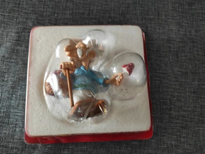 Figurine Astérix agecanonix en résine