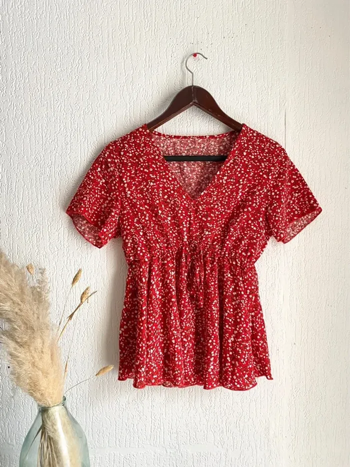 Top shein taille s 36 rouge fleurie