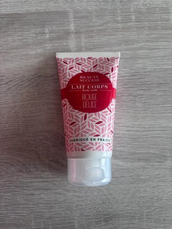 Lait corps rouge délice