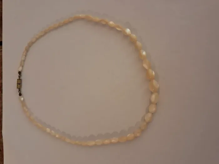 Collier en perles de nacre formé grain de riz vintage - photo numéro 2