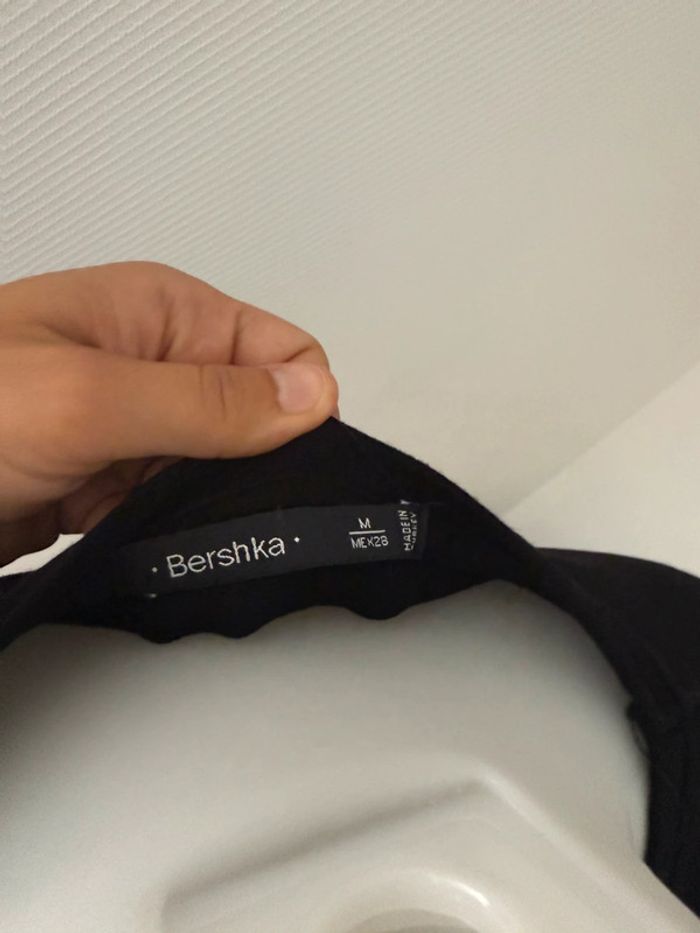 T-shirt manche 3/4 noir en très bon état taille M Bershka - photo numéro 4