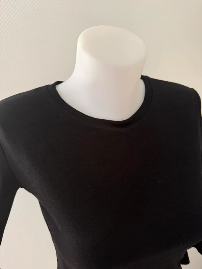 T-shirt manche 3/4 noir en très bon état taille M Bershka - photo numéro 3