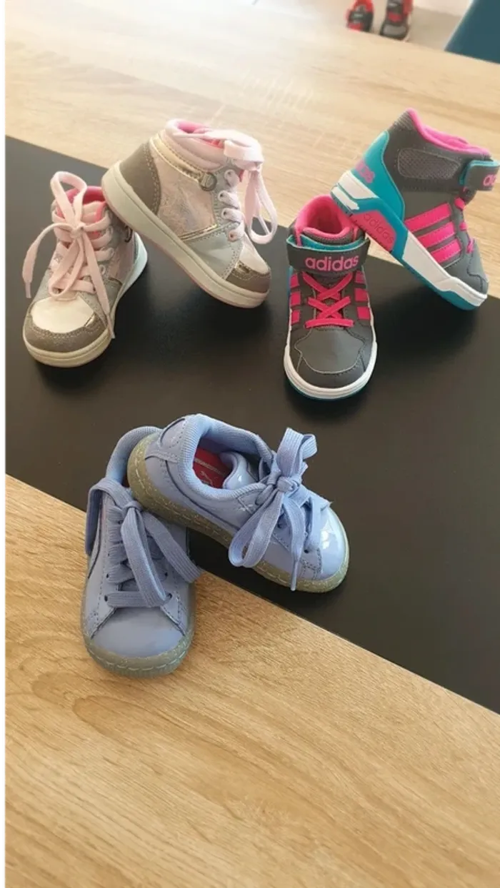 Lot de 3 paires de chaussures pointure 20