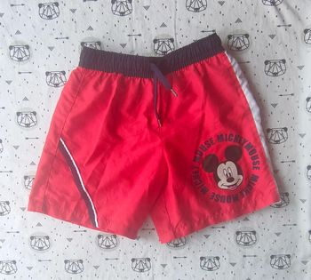 Short de bain Mickey taille 6 ans