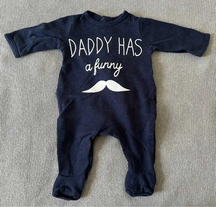 Pyjamas moustache. - photo numéro 2