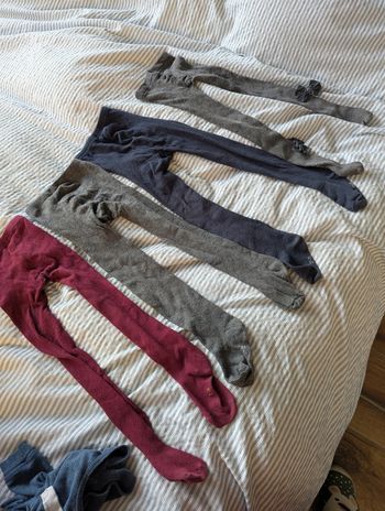 Lot de 3 collants + 1 offert taille 27-30 soit 4-6 ans