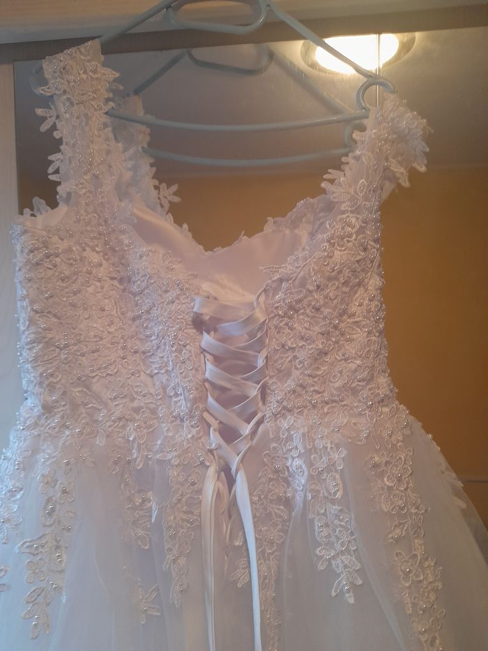 Robe de mariée laçage et perles - photo numéro 3