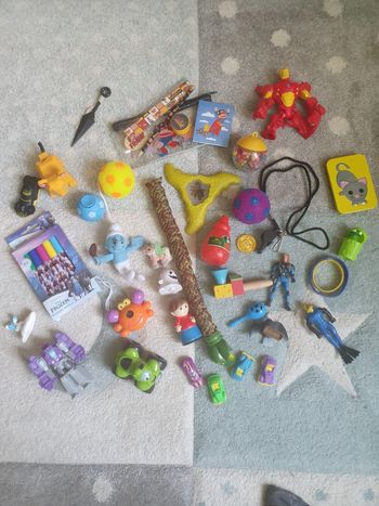 Lot de petits jouets