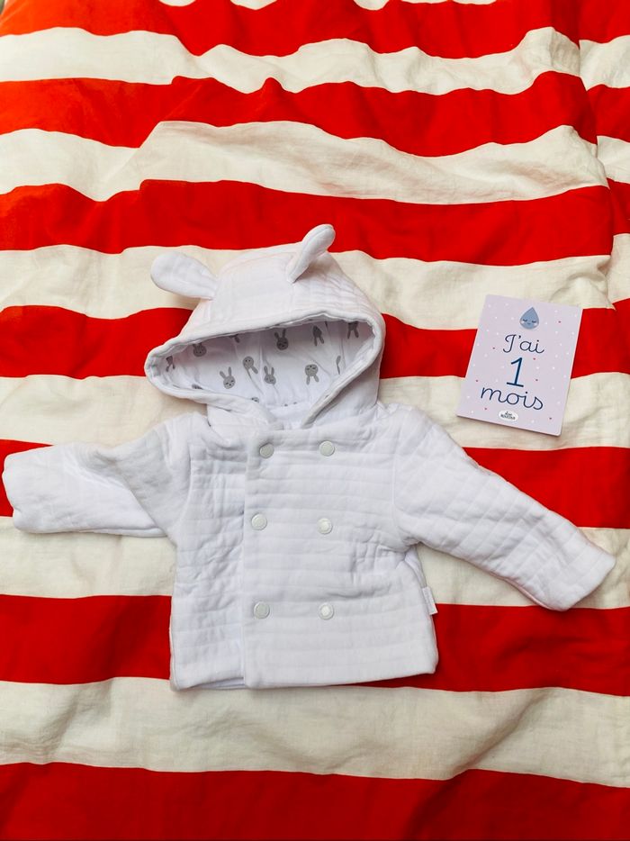 Veste molletonnée avec capuche parfait état