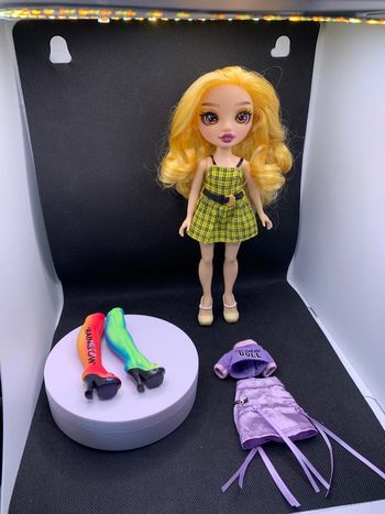 Poupée rainbow high sheryl Meyer