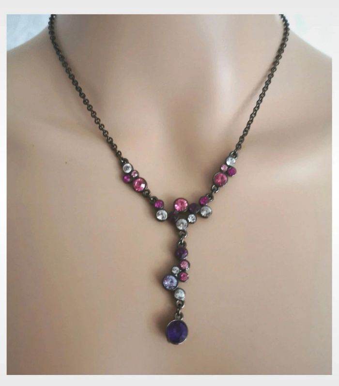 Collier. Rose. Violet. Avon - photo numéro 1