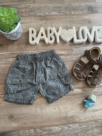 - Short   - 12 mois - Très bon état 