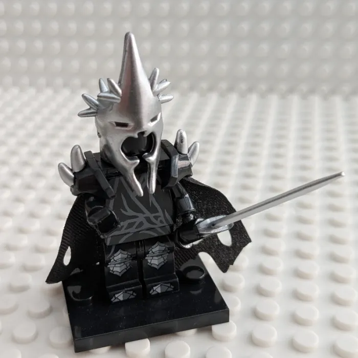 Figurine Seigneur des Anneaux : Roi-Sorcier d’Angmar, style lego