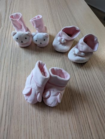 Lot petits chaussons bébé