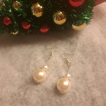 Boucles d'oreilles pendante perles nacré blanche