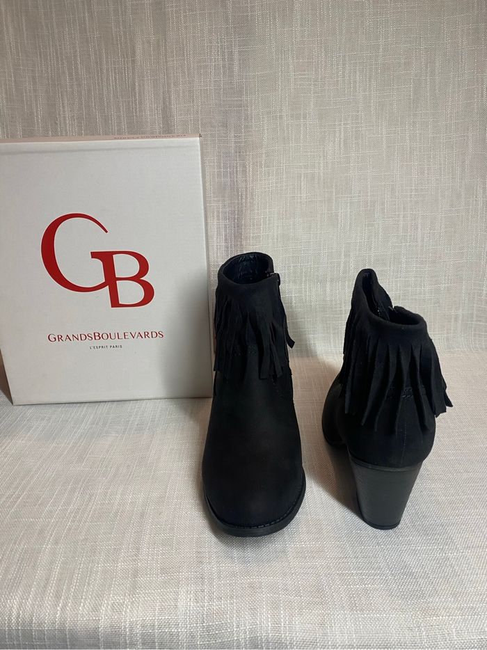 Bottines noires à franges 🖤 - photo numéro 2