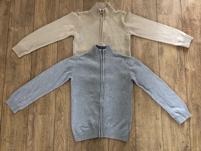 Gilets (un avec trou)