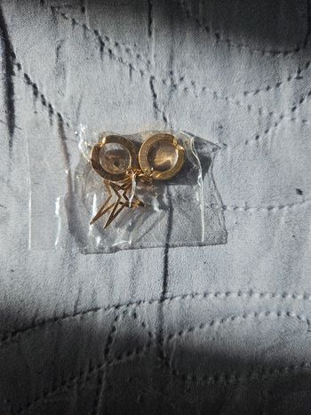 Paire de boucles d'oreilles clip punk neuves dorées