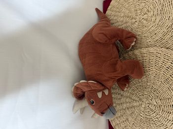 Peluche dinosaure IKEA JÄTTELIK Tricératops marron 