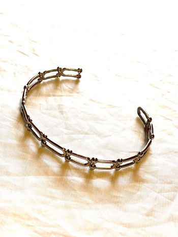 Bracelet Fin Ouvert Demi Ovales Petits Points Bijou Argenté Fantaisie Femmes