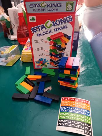 Jeux tour avec autocollant jamais mis