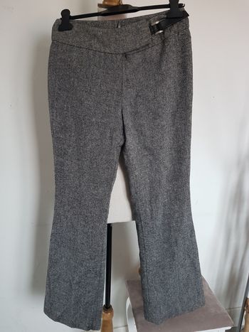 Pantalon gris chiné doublé, tour de taille 76 cm, longueur 99 cm,40% laine, 3 Suisses, taille 40