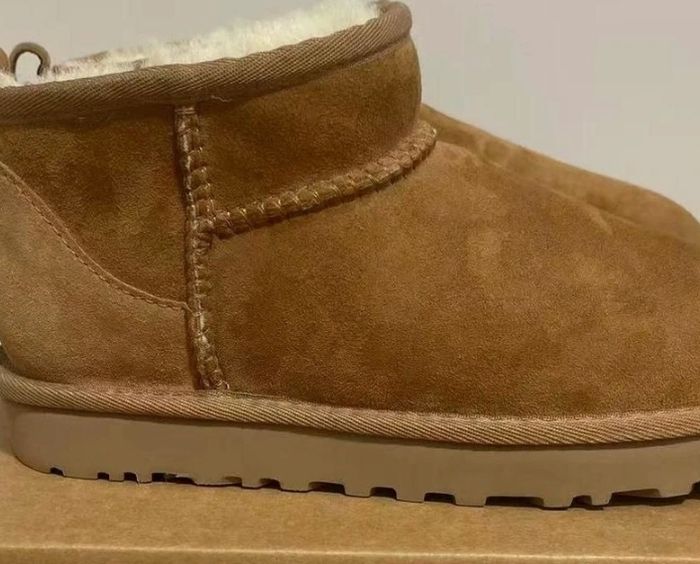 Bottes de neige UGG Mini, pointe 37
Couleur :Chataigne
Point :37
Neuves, dansleur boîte d'origine, jamais portées
Expédition sous 24h. - photo numéro 8