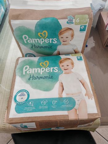 4 paquets Couches pampers taille 6